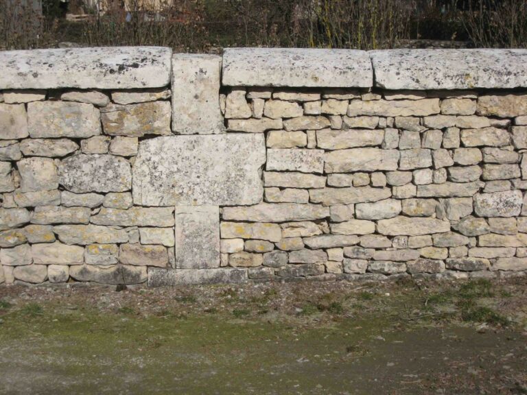 Maçonnerie en pierre apparente, à pierre vue ou enduite?